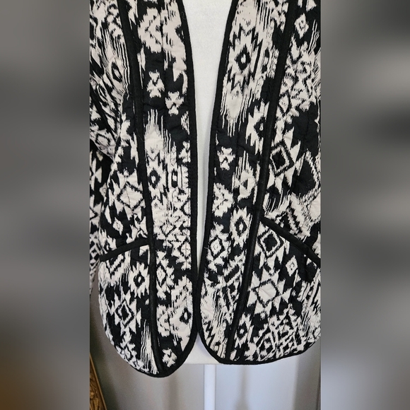 SAVIDA Black/white quilted Printed open front blazer. Size XXS - Picture 5 of 16
